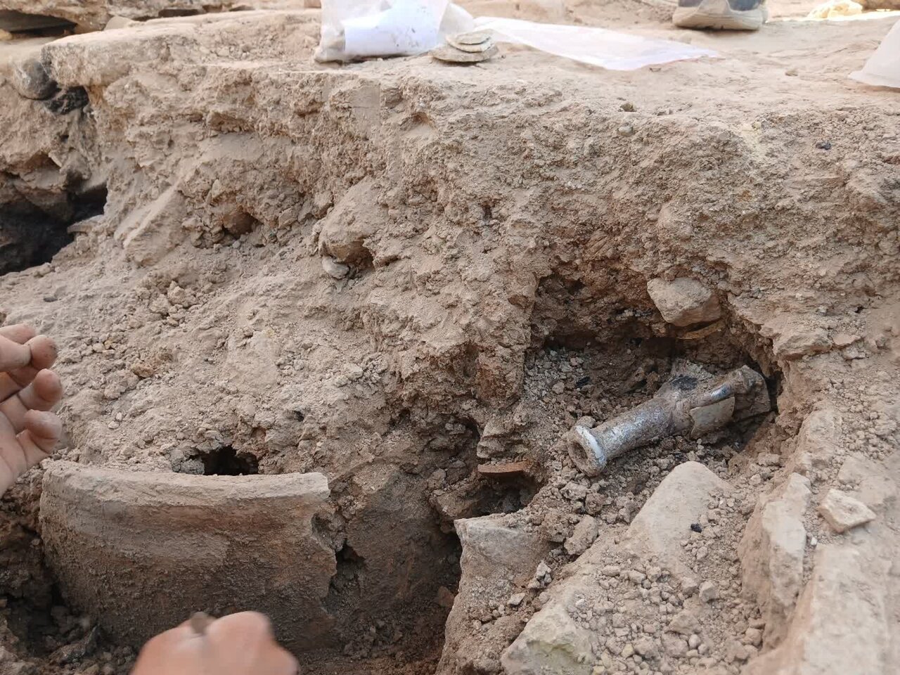 کشف یافته‌های ارزشمند باستان‌شناسی در محوطه تاریخی کمرزرین