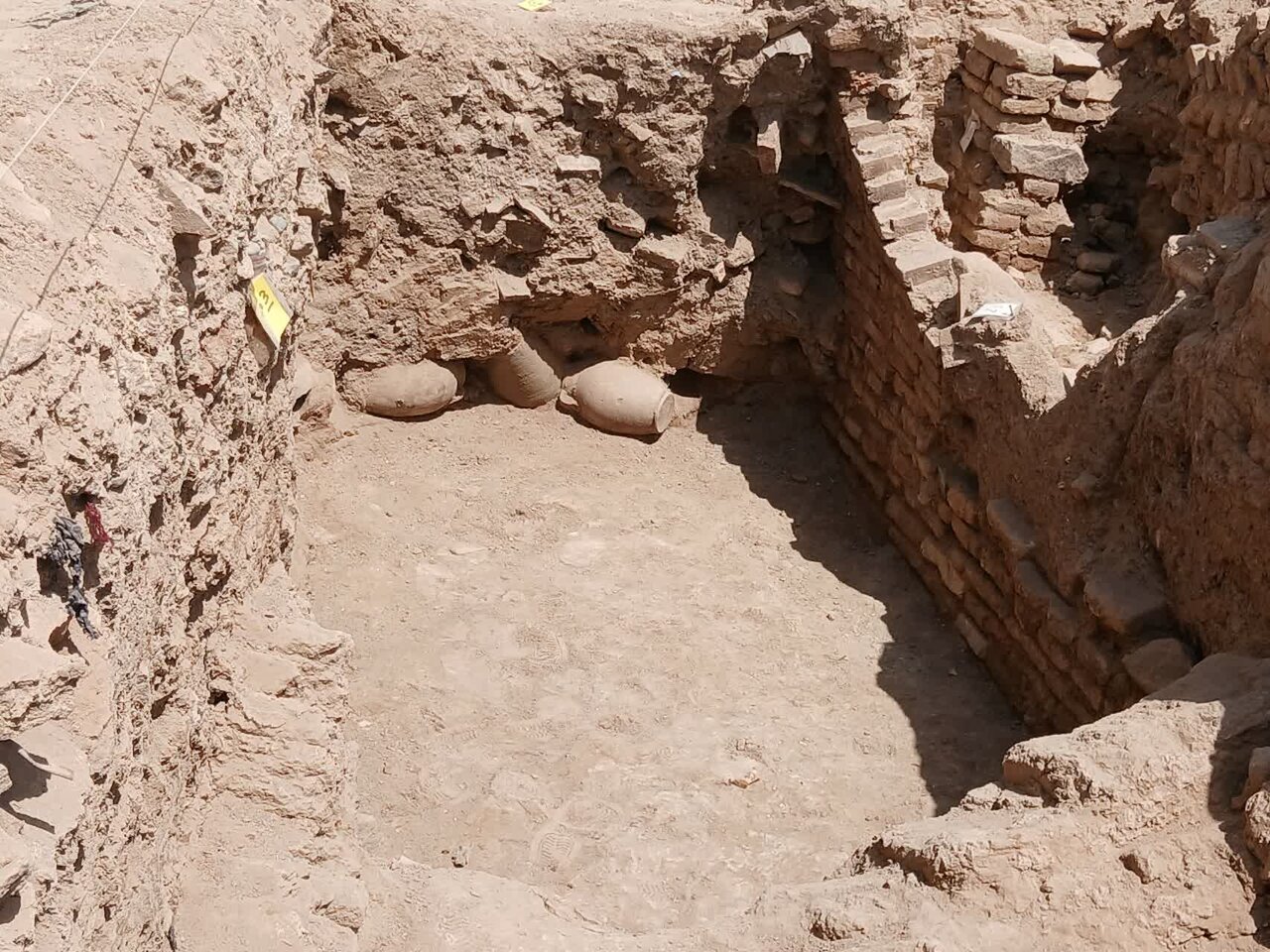 کشف یافته‌های ارزشمند باستان‌شناسی در محوطه تاریخی کمرزرین