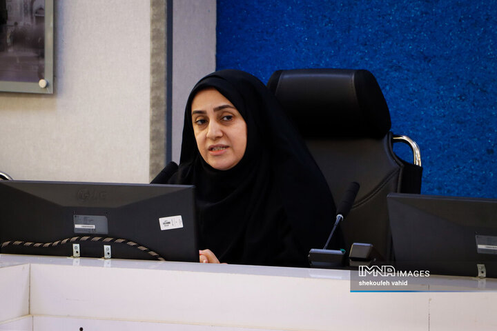 نشست فرماندار اصفهان با بانوان کارآفرین شهر