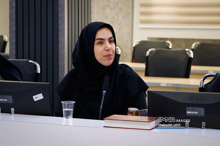 نشست فرماندار اصفهان با بانوان کارآفرین شهر