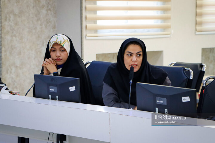 نشست فرماندار اصفهان با بانوان کارآفرین شهر