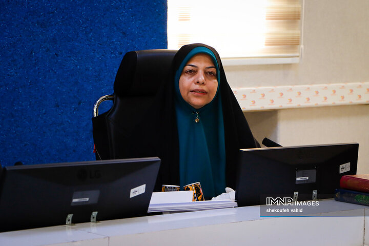 نشست فرماندار اصفهان با بانوان کارآفرین شهر