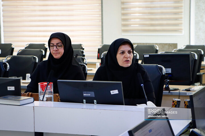 نشست فرماندار اصفهان با بانوان کارآفرین شهر