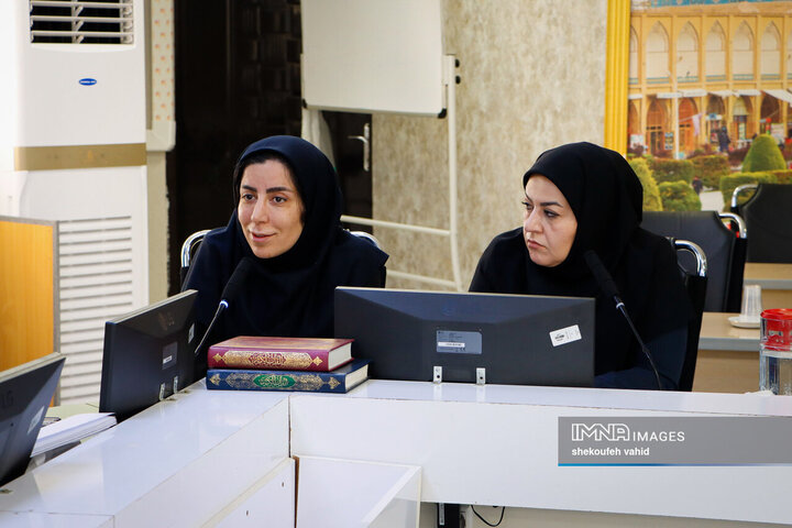 نشست فرماندار اصفهان با بانوان کارآفرین شهر