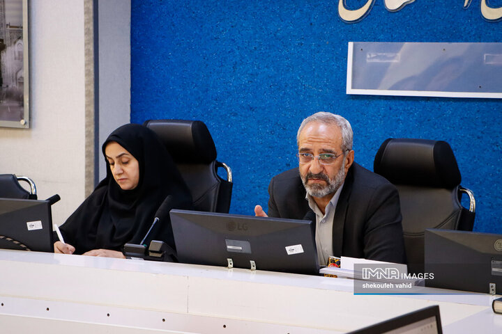 نشست فرماندار اصفهان با بانوان کارآفرین شهر