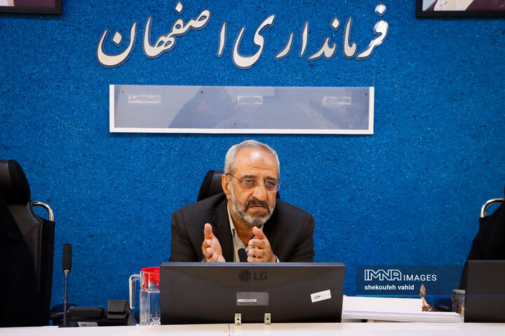 نشست فرماندار اصفهان با بانوان کارآفرین شهر