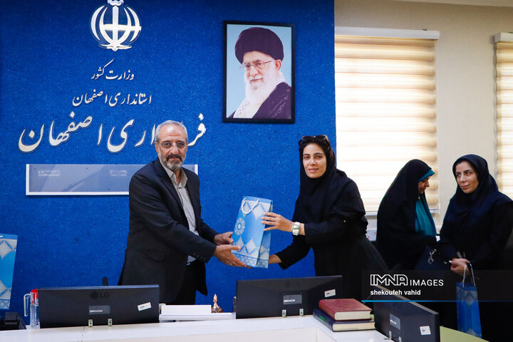 نشست فرماندار اصفهان با بانوان کارآفرین شهر