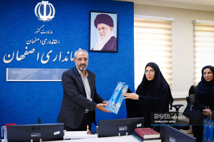 نشست فرماندار اصفهان با بانوان کارآفرین شهر