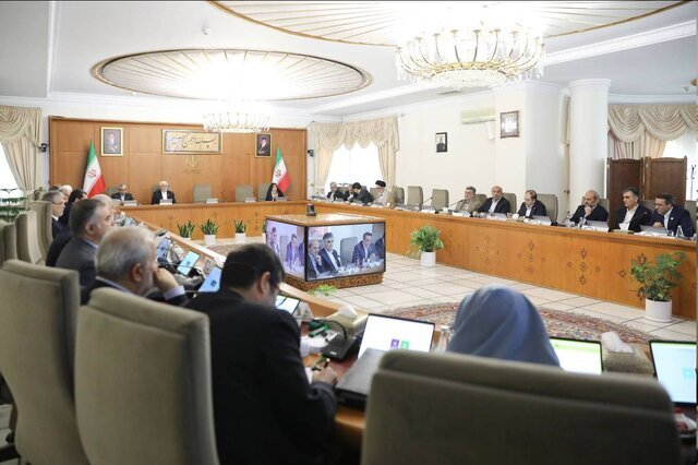 توصیه عارف به نخبگان و تریبونداران