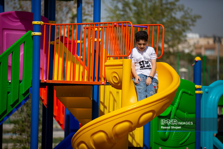 آیین بهره‌برداری از ۹۶ پروژه منطقه ۸ اصفهان