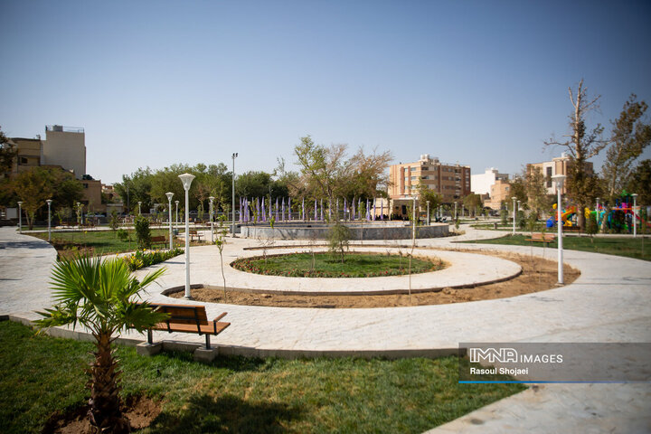 آیین بهره‌برداری از ۹۶ پروژه منطقه ۸ اصفهان