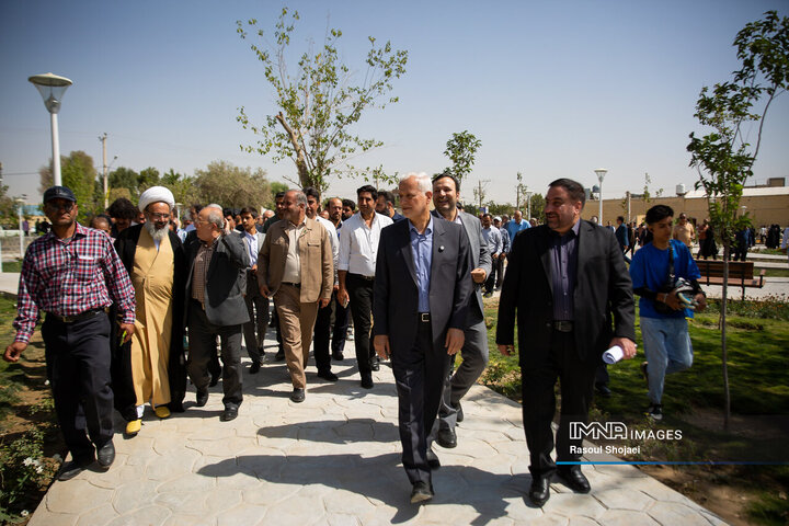 آیین بهره‌برداری از ۹۶ پروژه منطقه ۸ اصفهان