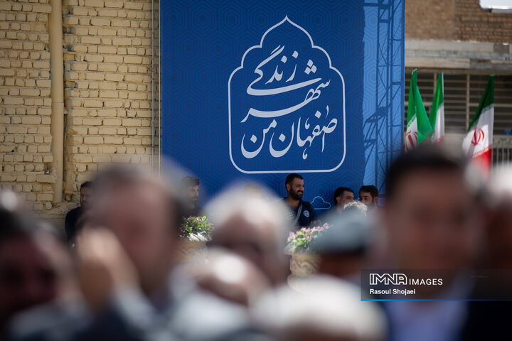 آیین بهره‌برداری از ۹۶ پروژه منطقه ۸ اصفهان