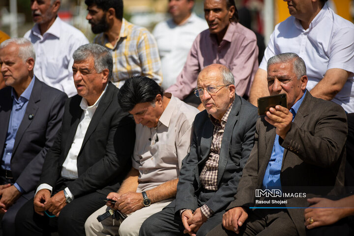 آیین بهره‌برداری از ۹۶ پروژه منطقه ۸ اصفهان