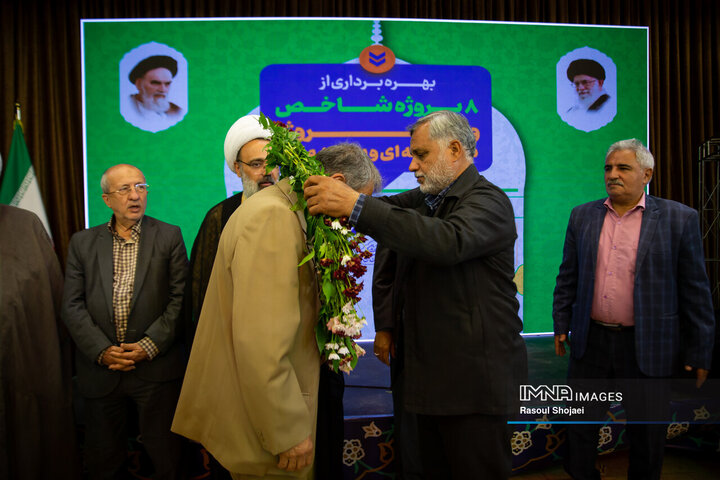 آیین بهره‌برداری از ۹۶ پروژه منطقه ۸ اصفهان