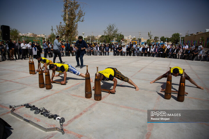 آیین بهره‌برداری از ۹۶ پروژه منطقه ۸ اصفهان