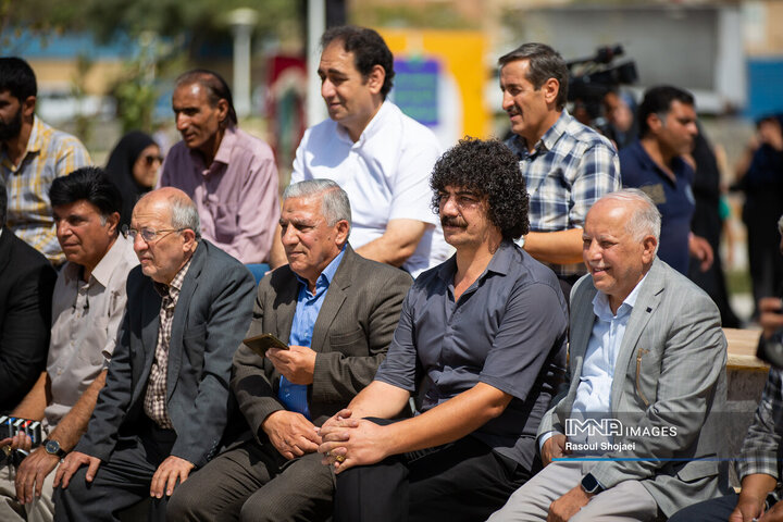 آیین بهره‌برداری از ۹۶ پروژه منطقه ۸ اصفهان