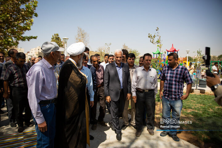 آیین بهره‌برداری از ۹۶ پروژه منطقه ۸ اصفهان