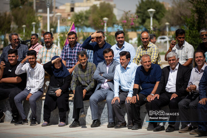 آیین بهره‌برداری از ۹۶ پروژه منطقه ۸ اصفهان