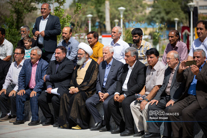 آیین بهره‌برداری از ۹۶ پروژه منطقه ۸ اصفهان