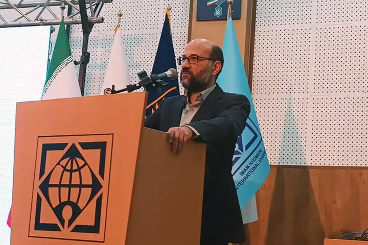 الگوسازی مفاخر برای نسل جوان در بحران هویتی امروز ضروری است