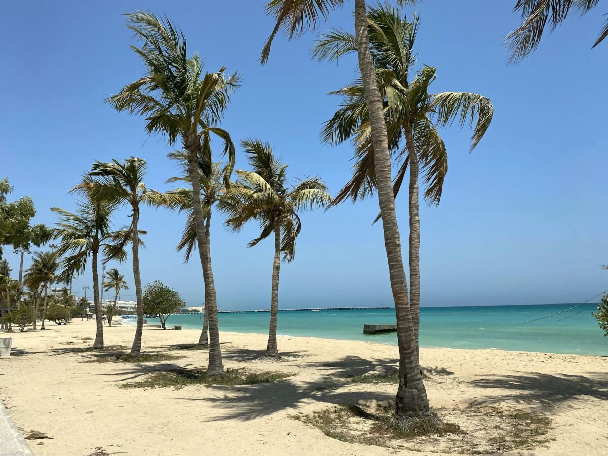 راهنمای سفر خانوادگی به جزیره کیش + نکات مهم برای صرفه جویی در هزینه ها