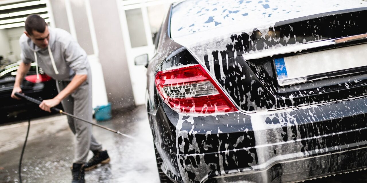 ماشینآلات غولپیکر، جادوی تمیزی را برای خودرو شما رقم میزنند