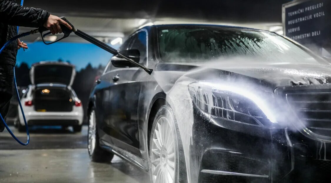 ماشینآلات غولپیکر، جادوی تمیزی را برای خودرو شما رقم میزنند