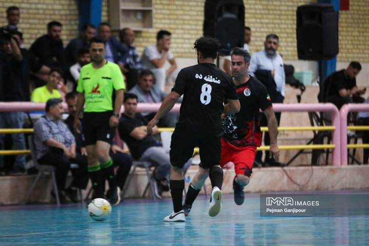 آیین تجلیل از مقام‌آوران فوتسال کارکنان شهرداری اصفهان