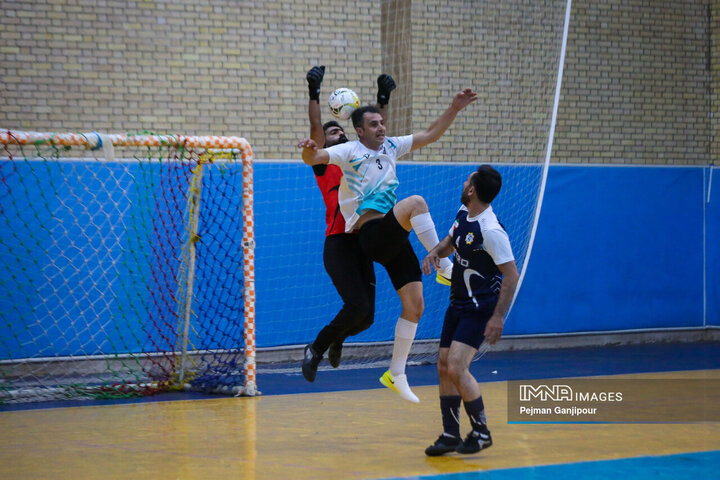 آیین تجلیل از مقام‌آوران فوتسال کارکنان شهرداری اصفهان