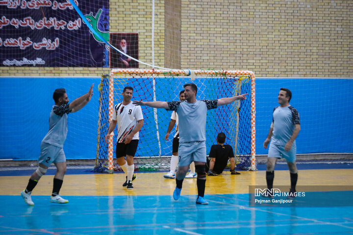 آیین تجلیل از مقام‌آوران فوتسال کارکنان شهرداری اصفهان