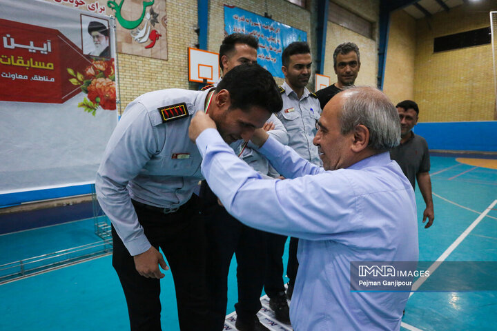 آیین تجلیل از مقام‌آوران فوتسال کارکنان شهرداری اصفهان