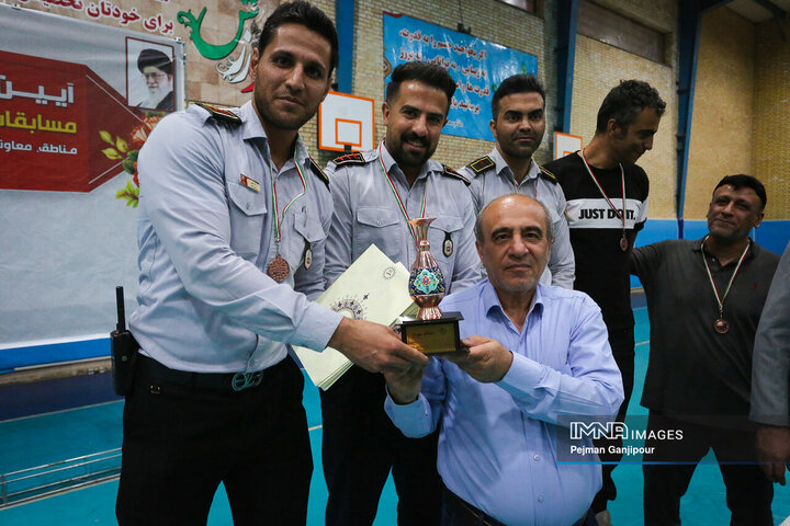 آیین تجلیل از مقام‌آوران فوتسال کارکنان شهرداری اصفهان