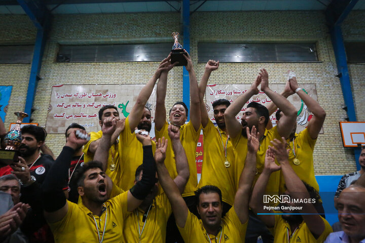 آیین تجلیل از مقام‌آوران فوتسال کارکنان شهرداری اصفهان