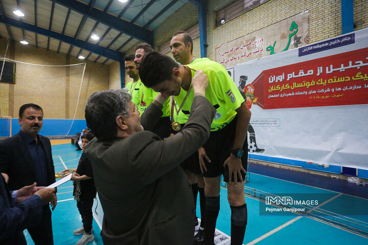 آیین تجلیل از مقام‌آوران فوتسال کارکنان شهرداری اصفهان