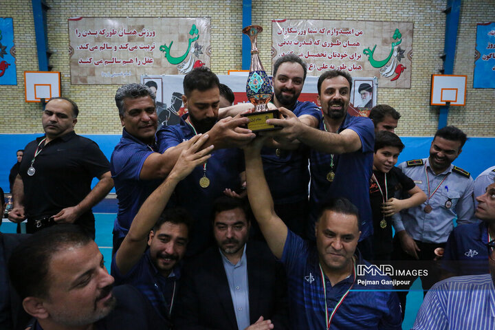 آیین تجلیل از مقام‌آوران فوتسال کارکنان شهرداری اصفهان