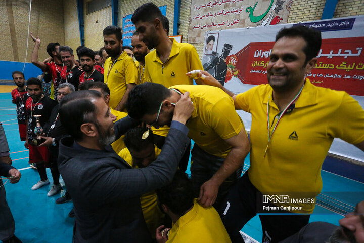 آیین تجلیل از مقام‌آوران فوتسال کارکنان شهرداری اصفهان