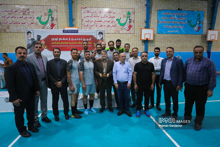 آیین تجلیل از مقام‌آوران فوتسال کارکنان شهرداری اصفهان