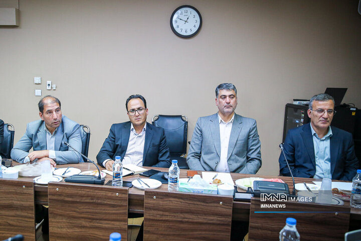 بازدید مدیران شهری اراک از پروژه‌های حمل‌ونقل و ترافیک اصفهان