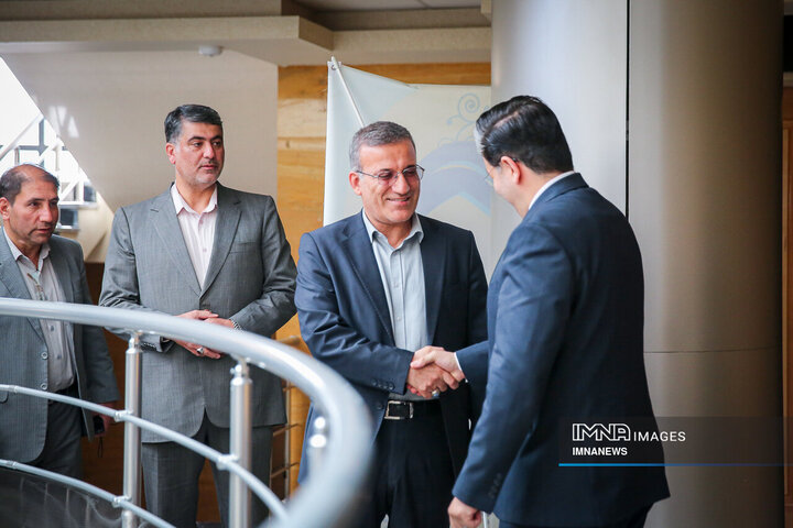 بازدید مدیران شهری اراک از پروژه‌های حمل‌ونقل و ترافیک اصفهان