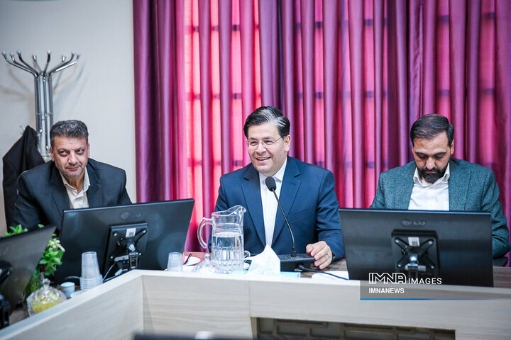 بازدید مدیران شهری اراک از پروژه‌های حمل‌ونقل و ترافیک اصفهان