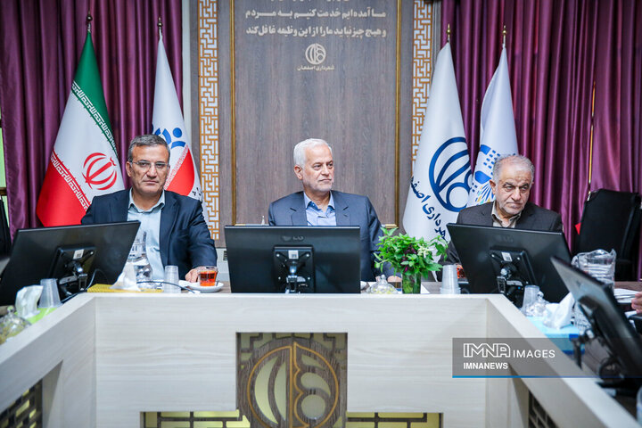بازدید مدیران شهری اراک از پروژه‌های حمل‌ونقل و ترافیک اصفهان