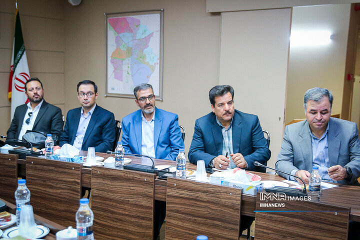 بازدید مدیران شهری اراک از پروژه‌های حمل‌ونقل و ترافیک اصفهان