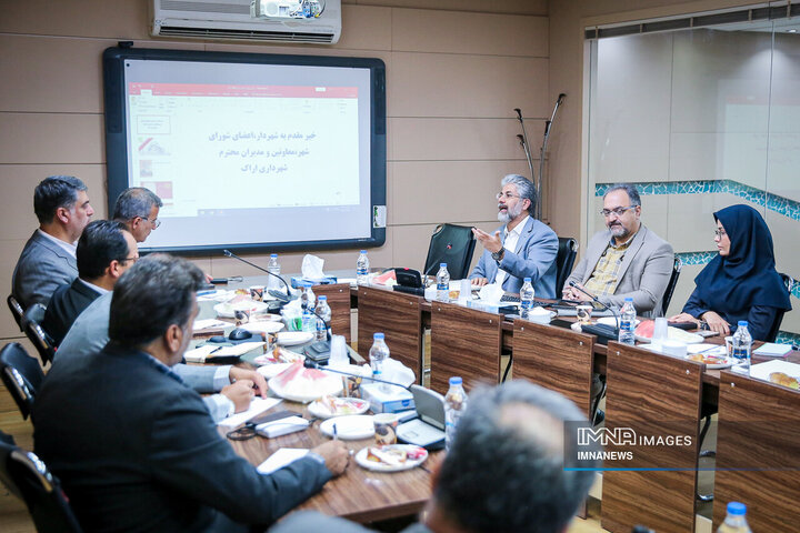 بازدید مدیران شهری اراک از پروژه‌های حمل‌ونقل و ترافیک اصفهان