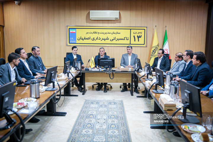 بازدید مدیران شهری اراک از پروژه‌های حمل‌ونقل و ترافیک اصفهان