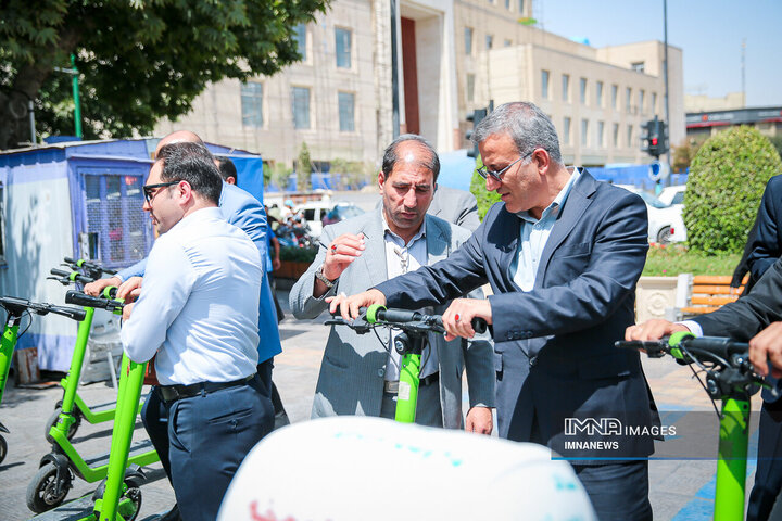 بازدید مدیران شهری اراک از پروژه‌های حمل‌ونقل و ترافیک اصفهان