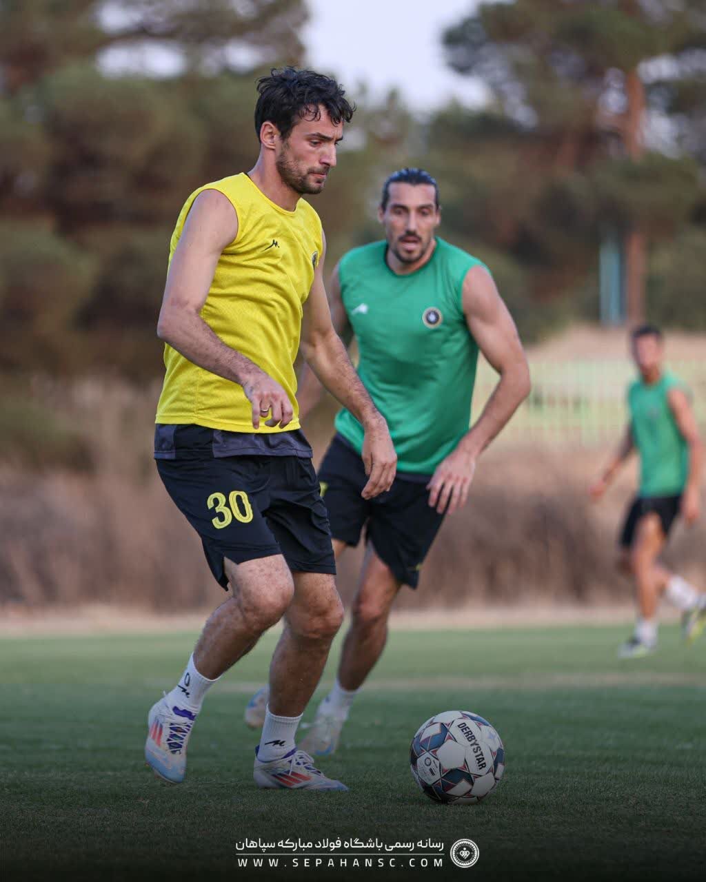 هزار و ۱۱۴ روز دوری کافی بود؛ ولسیانی به خط دفاع سپاهان بازگشت + عکس