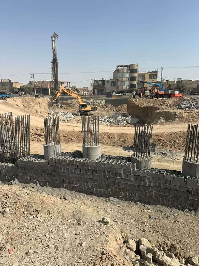 بتنریزی نخستین پل در پروژه مجموعه پلها و زیرگذر بزرگراه آیتالله رئیسی