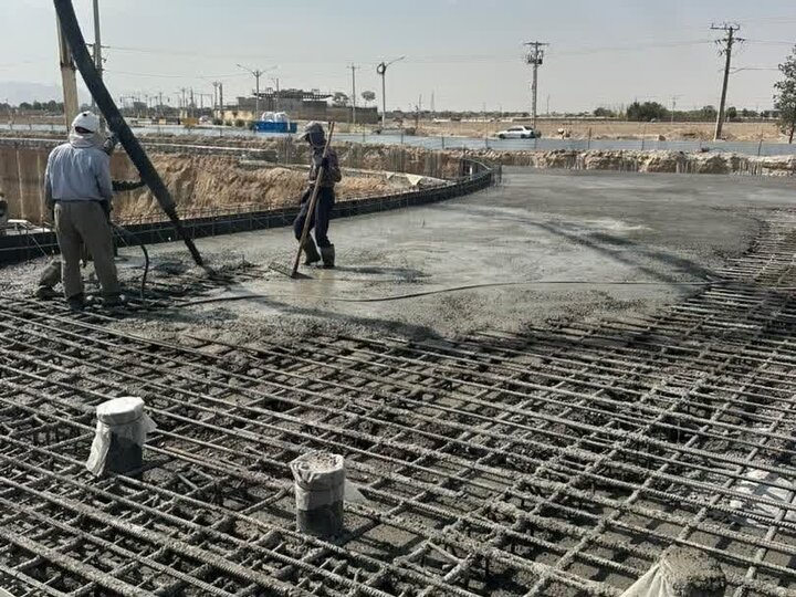انجام بتن‌ریزی نخستین پل پروژه مجموعه پل‌ها و زیرگذر بزرگراه آیت‌الله رئیسی