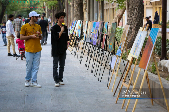 رویداد «رنگ شهر زندگی» در گذر چهارباغ